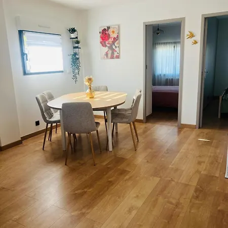 Neuf 6 Couchages Apartamento Saint-Laurent-dʼAigouze